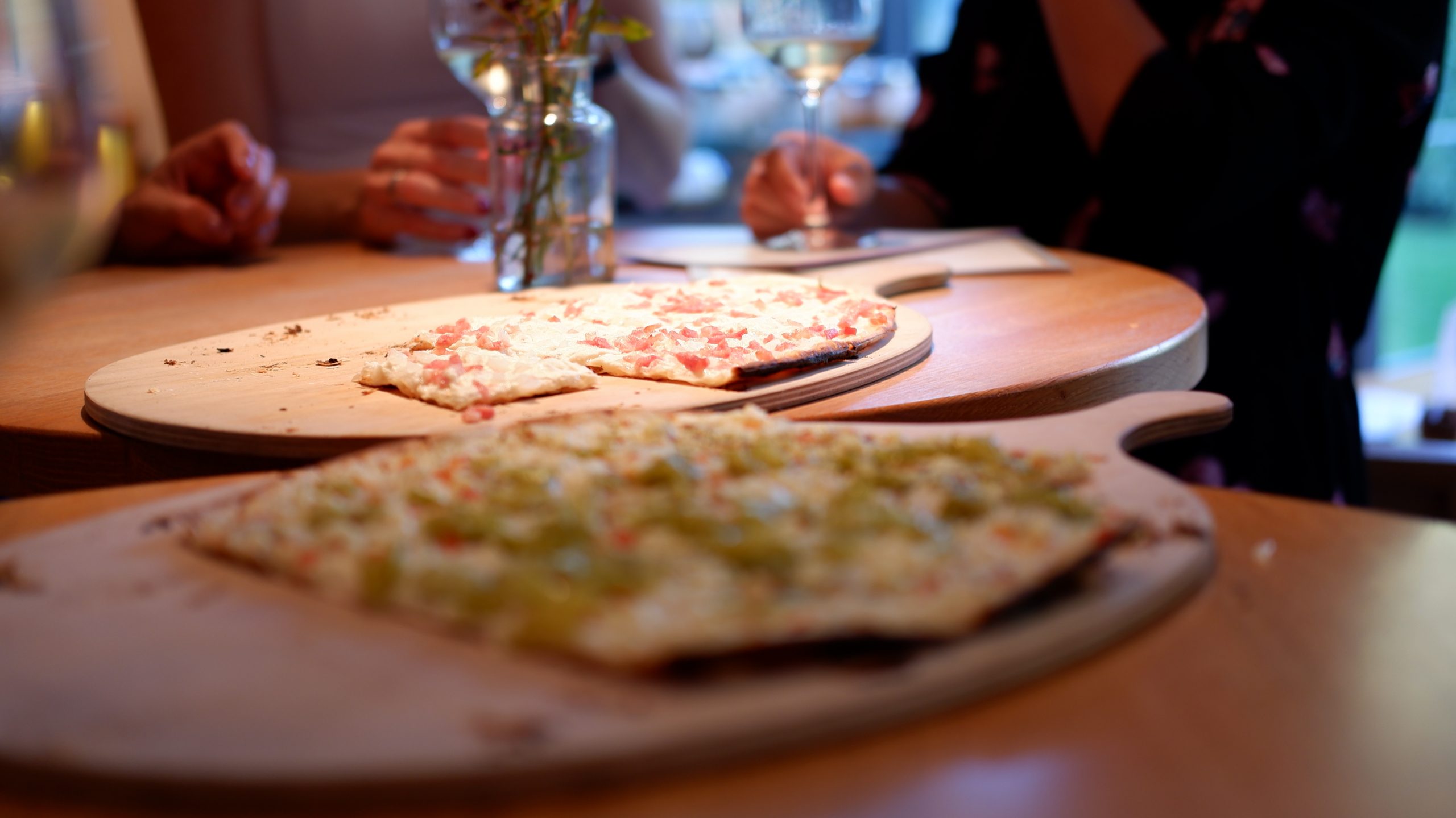 Flammkuchen aus dem Steinofen